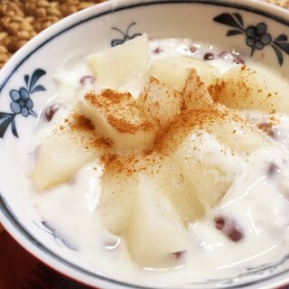 ゆで小豆とナシ入りヨーグルト